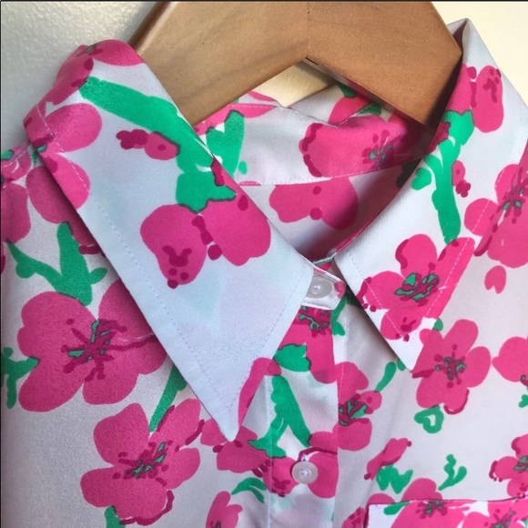 Lilly Pulitzer Floral Button Front Blouse size Medium - Picture 3 of 8